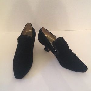 saks fifth avenue black velvet heeled loafers
